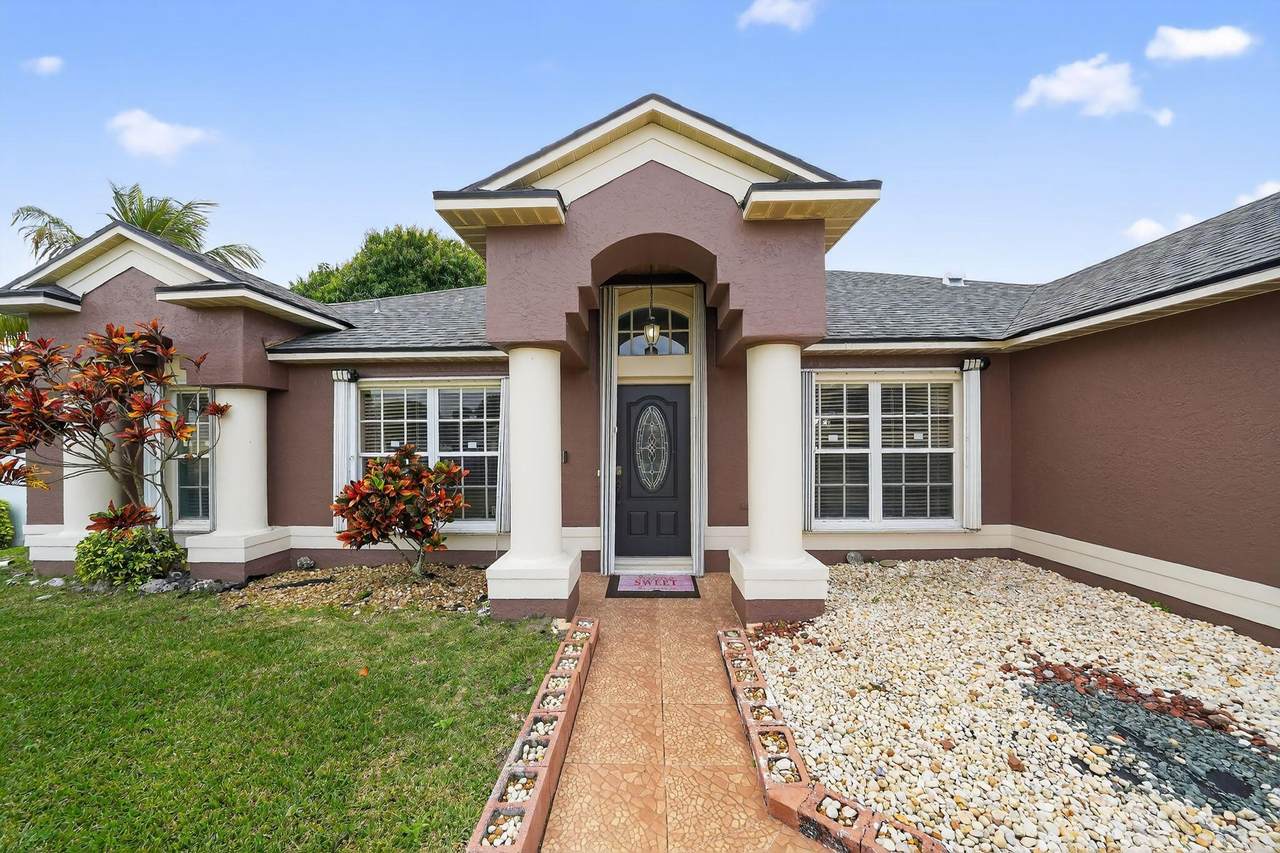 1530 Escobar - Photo 1