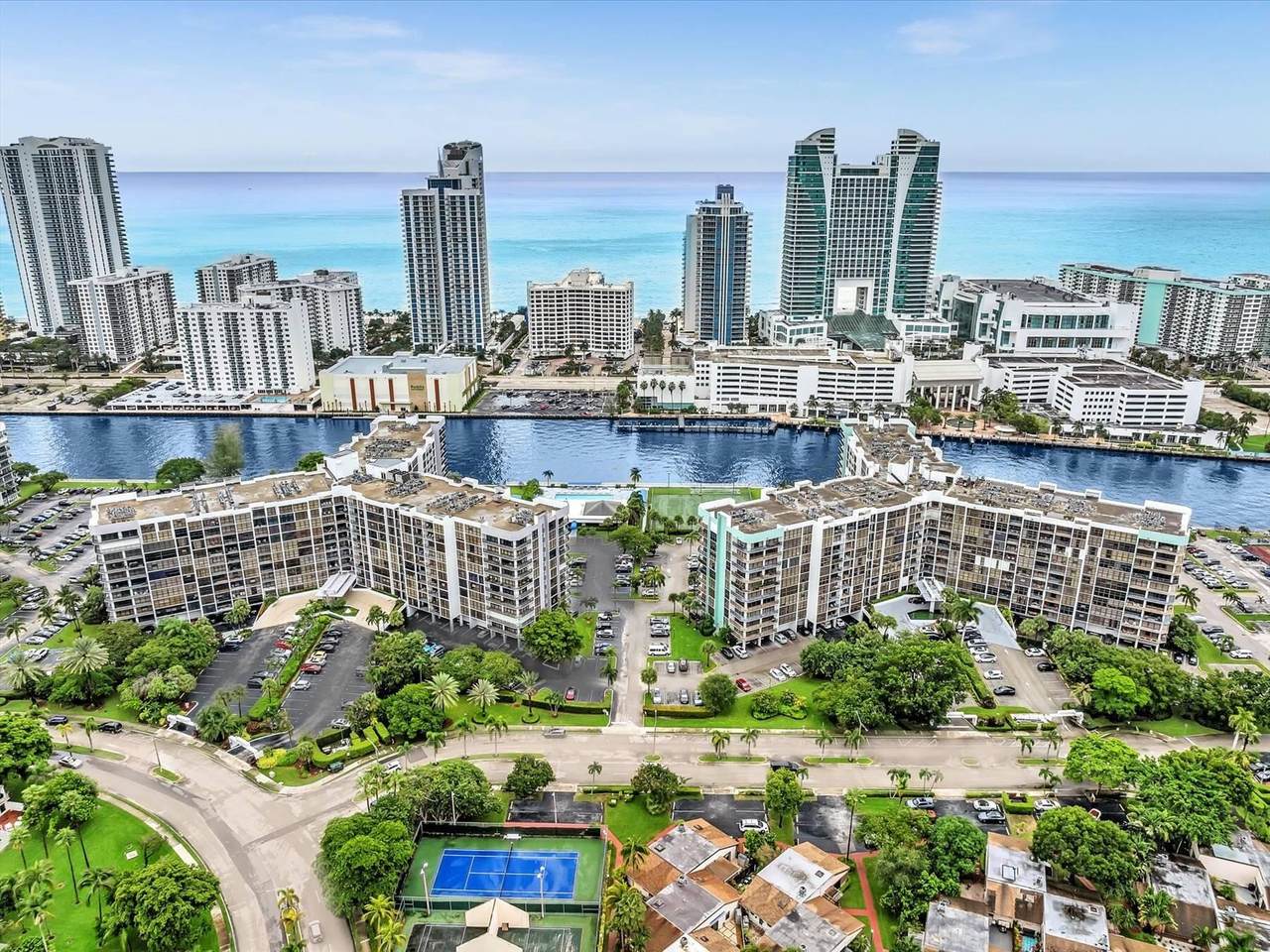 600 Parkview Drive - Photo 1