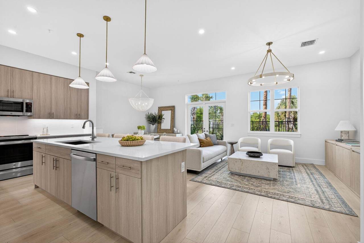 125 Water Pointe Place - Photo 1