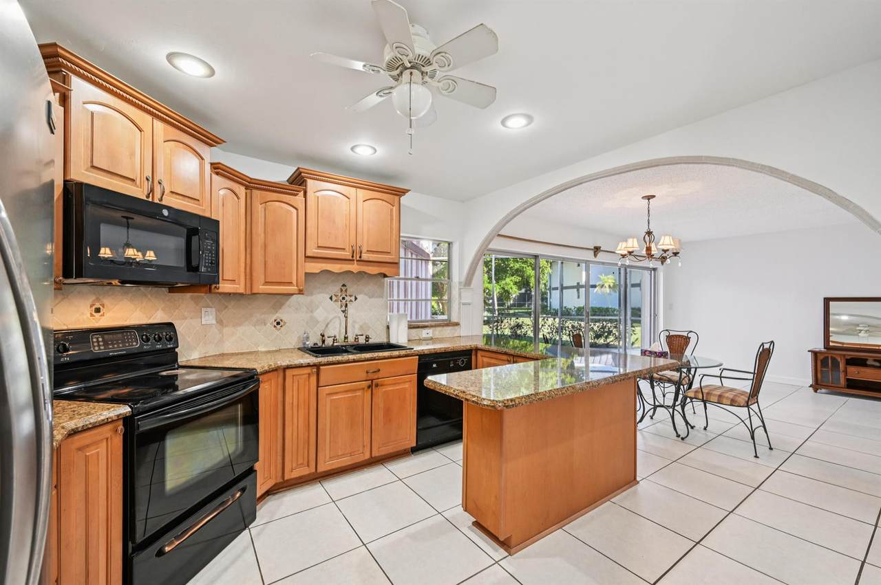 7 Greenway Village - Photo 1