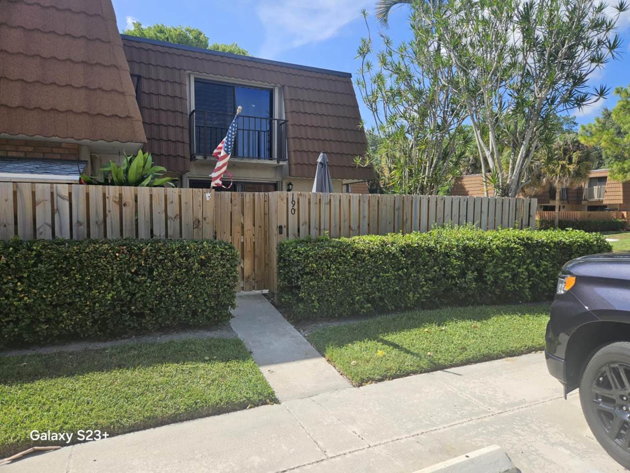 190 Charter - Photo 1