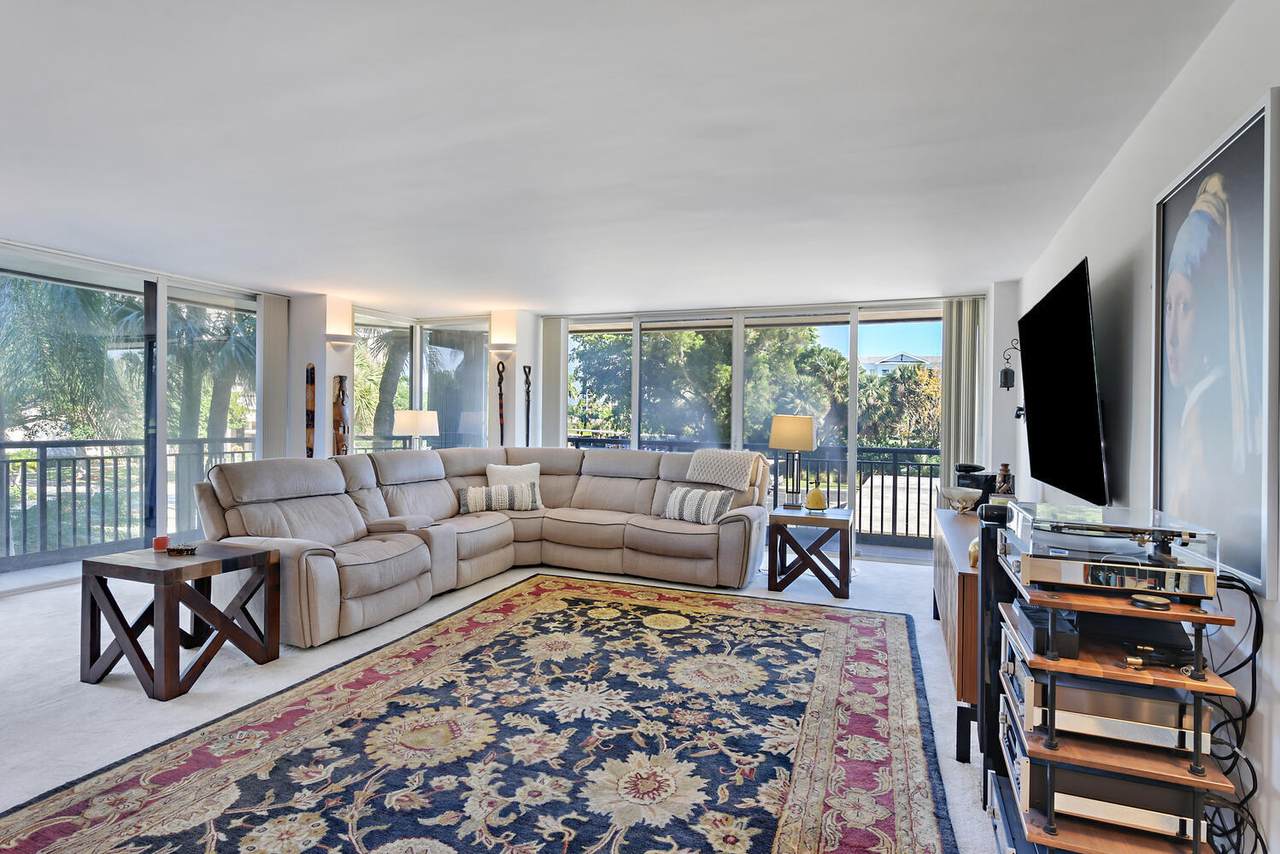 2427 Presidential Way - Photo 1