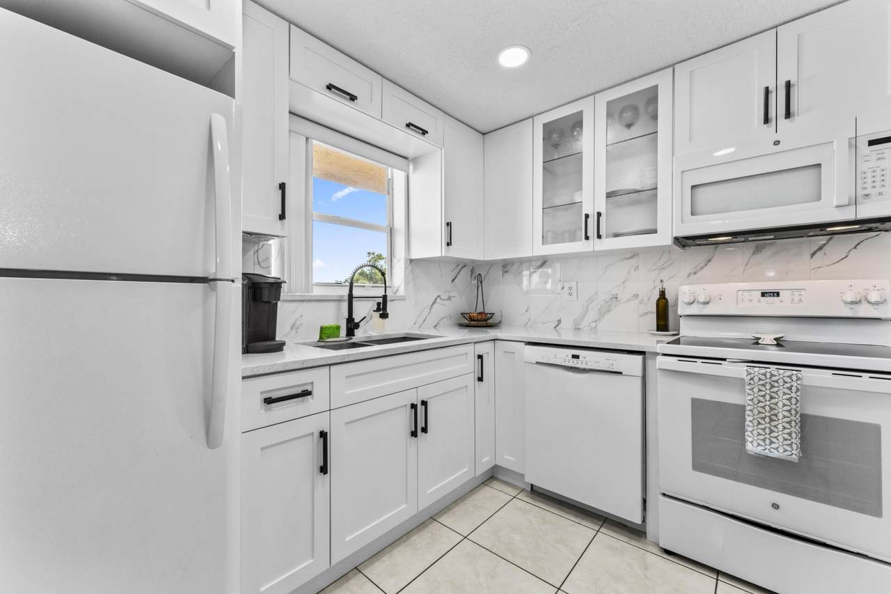 225 Bonnie Boulevard - Photo 1