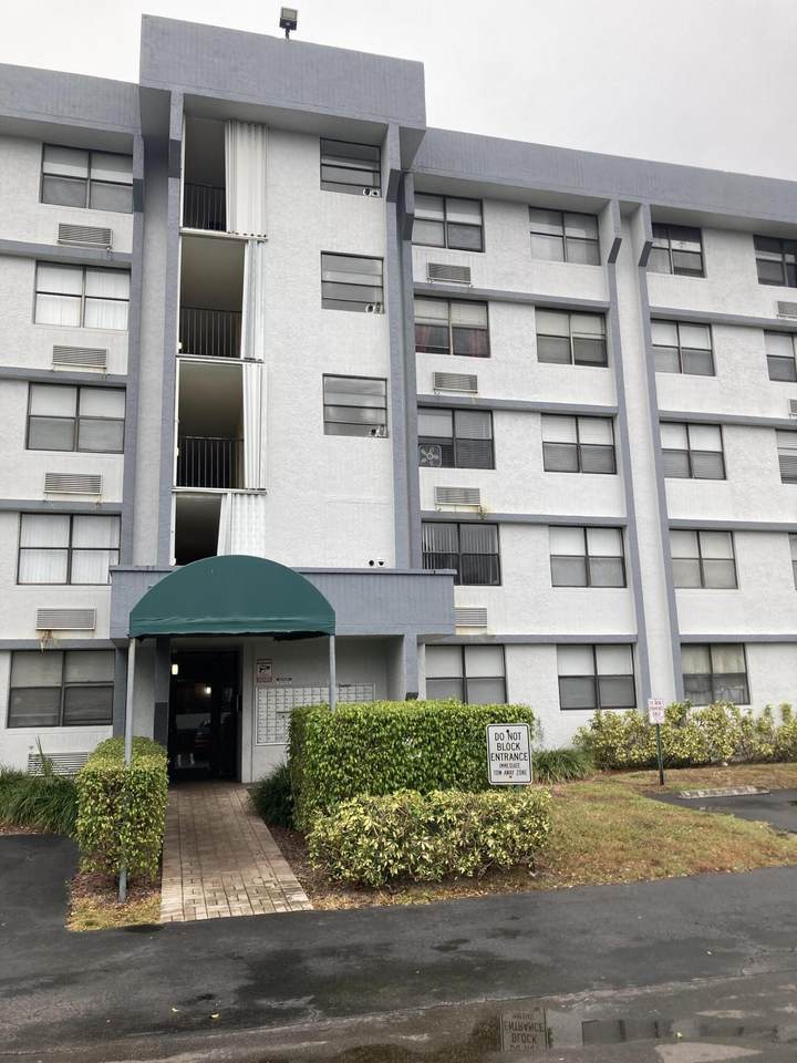 2501 Riverside - Photo 1