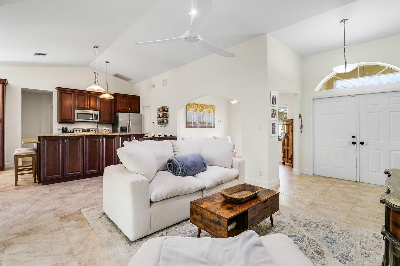 18854 48th - Photo 1