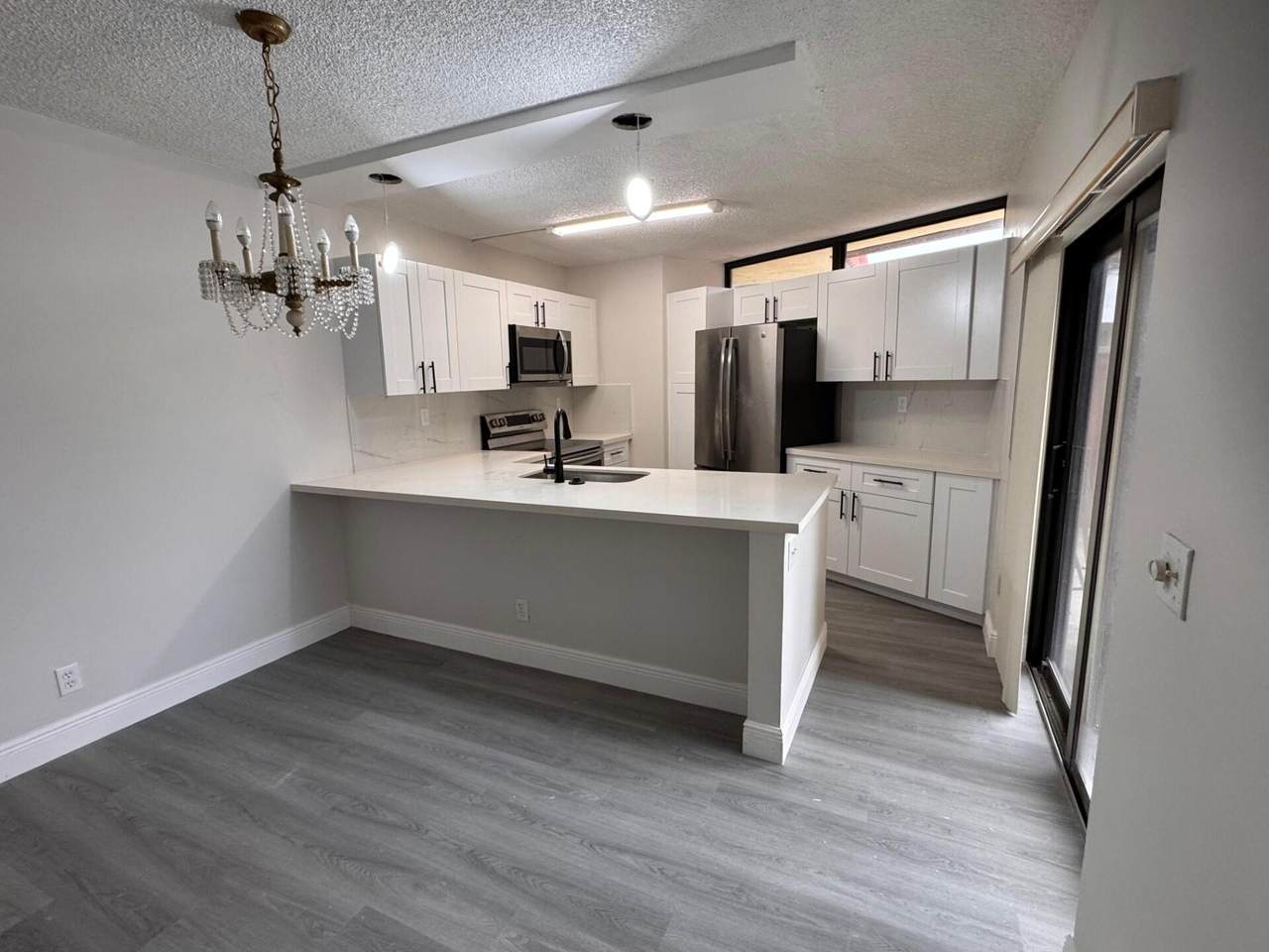 3861 Victoria - Photo 1