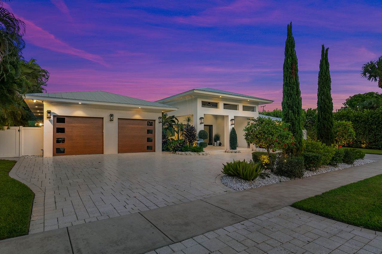 1117 Lake Drive - Photo 1