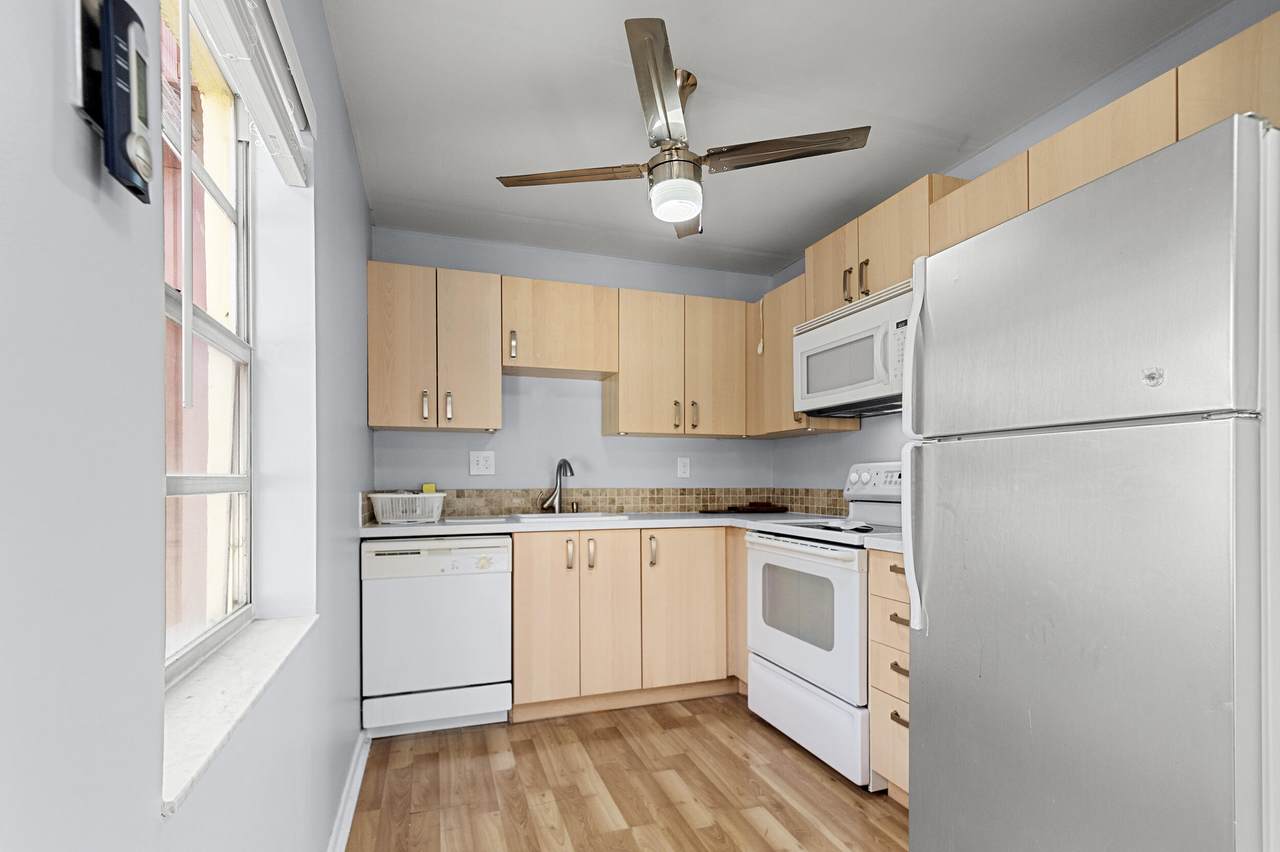 605 Flanders M - Photo 1