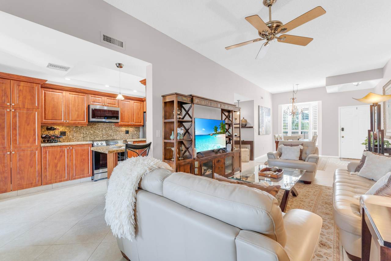 7460 La Paz Boulevard - Photo 1
