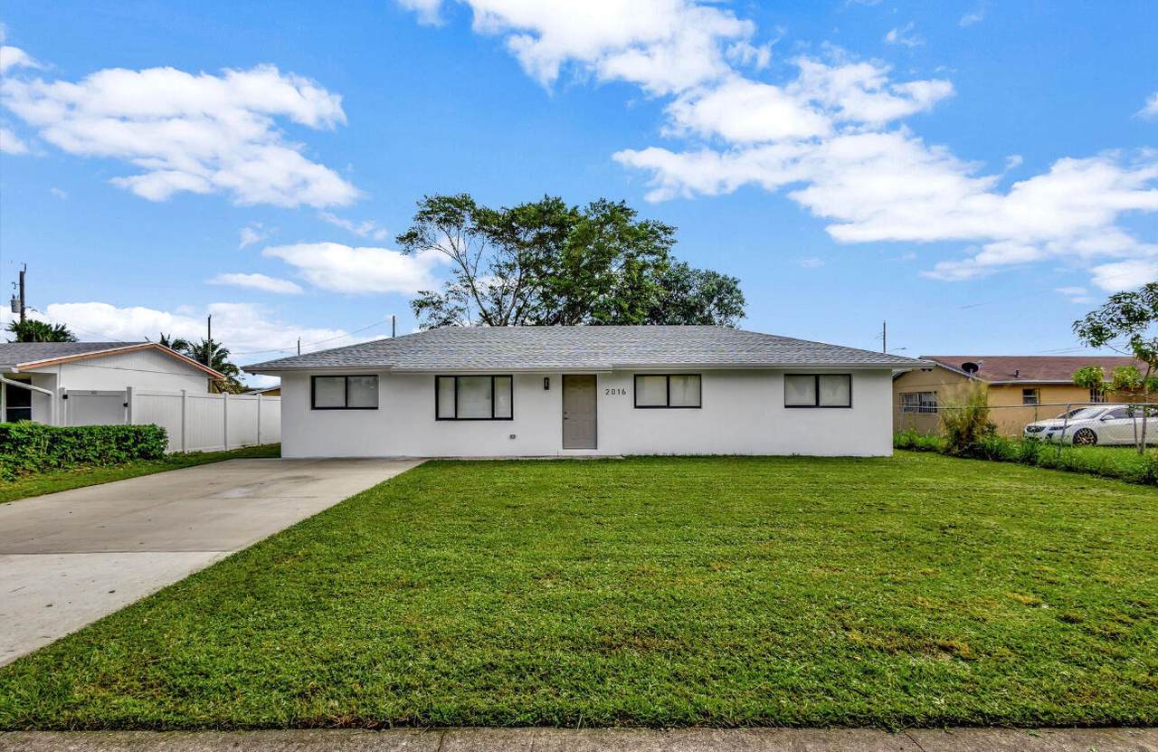 2016 Avenue - Photo 1