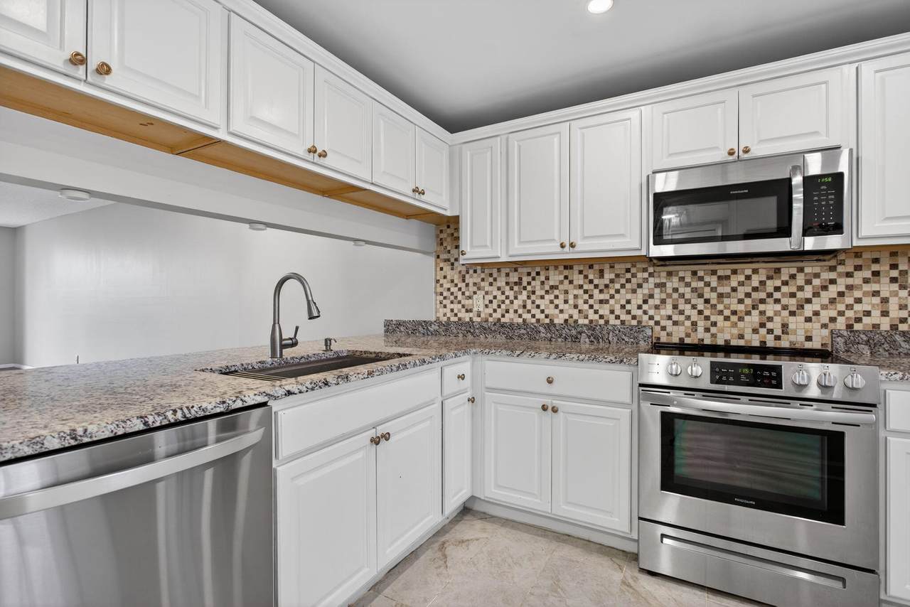 3503 Oaks Way - Photo 1