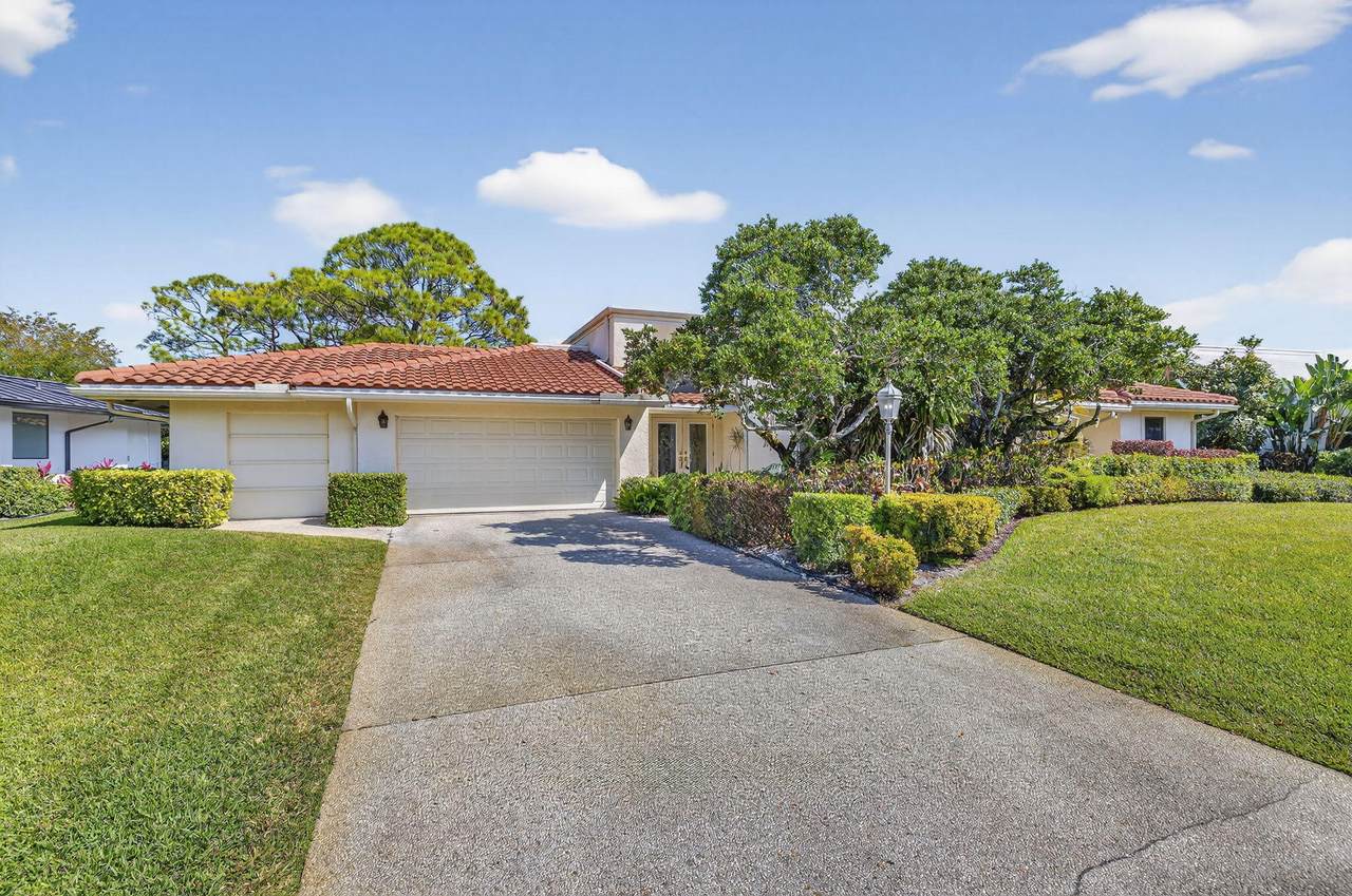 4881 Pineview Circle - Photo 1