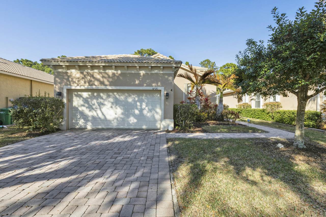 5726 Sterling Lake Drive - Photo 1