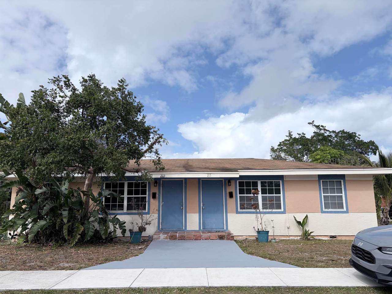 213 9th Street - Photo 1
