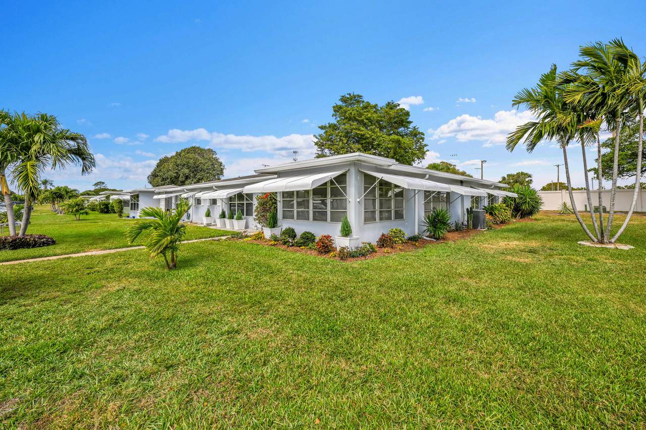 285 Main Boulevard - Photo 1