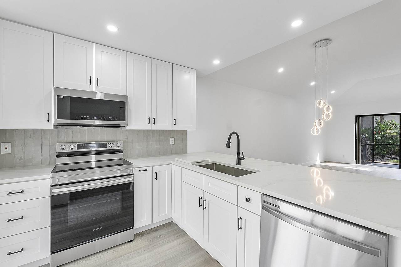 3127 Kingswood Terrace - Photo 1