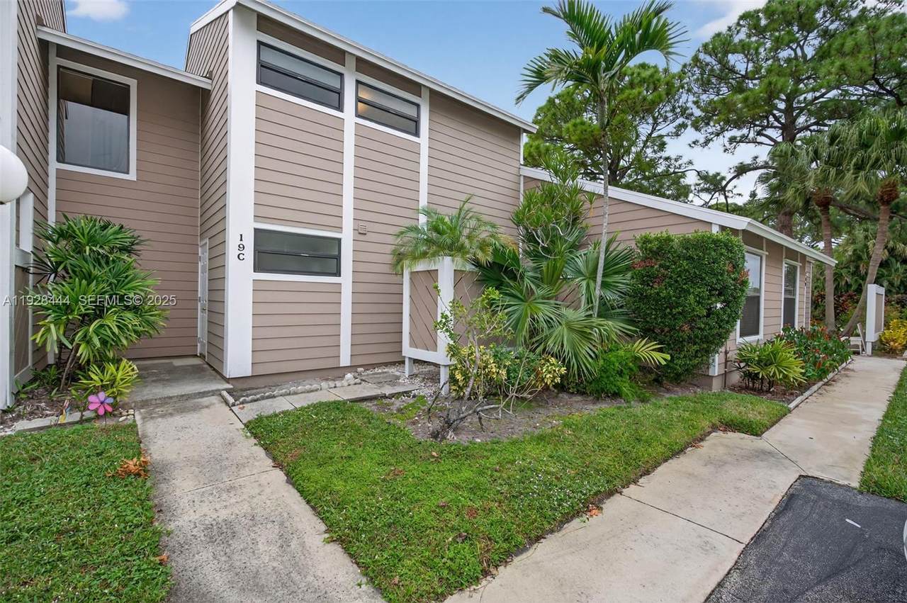 707 Stonewood Court - Photo 1