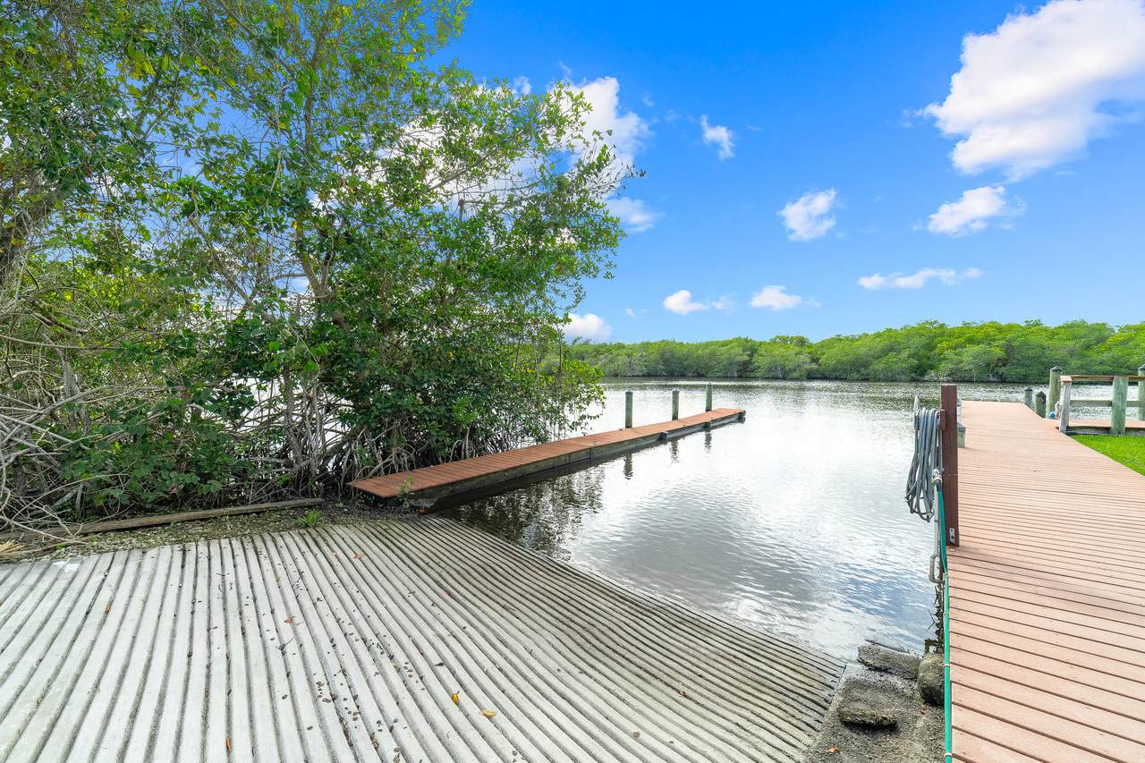 https://bt-photos.global.ssl.fastly.net/beaches/1280_boomver_1_R11165301-2.jpg