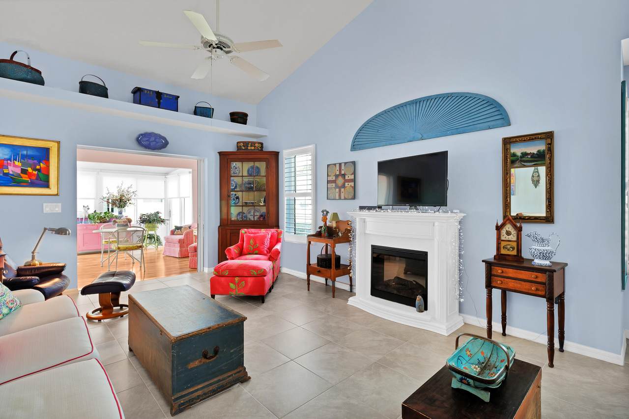 https://bt-photos.global.ssl.fastly.net/beaches/1280_boomver_1_R11165451-2.jpg