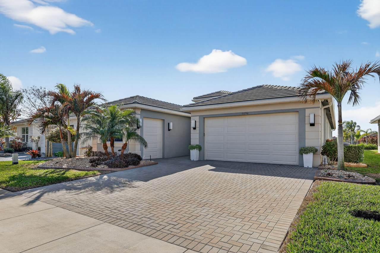 11790 Sailfish Isles Way - Photo 1