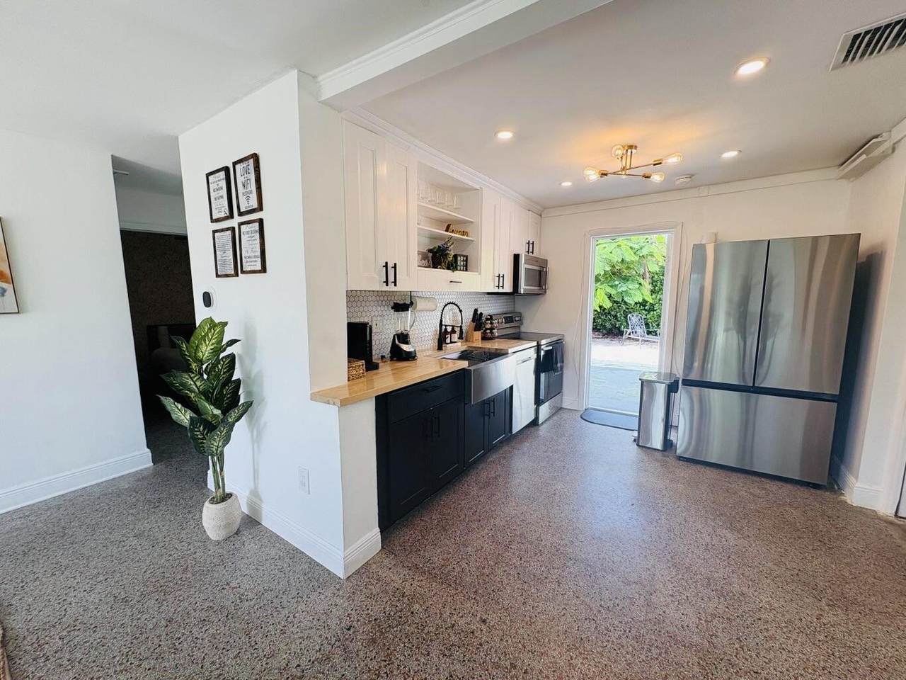 2711 11th Terrace - Photo 1
