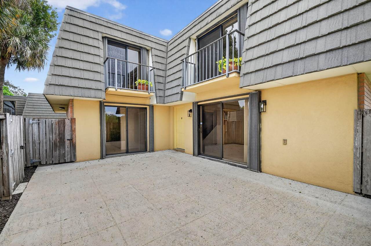 4210 42nd Way - Photo 1
