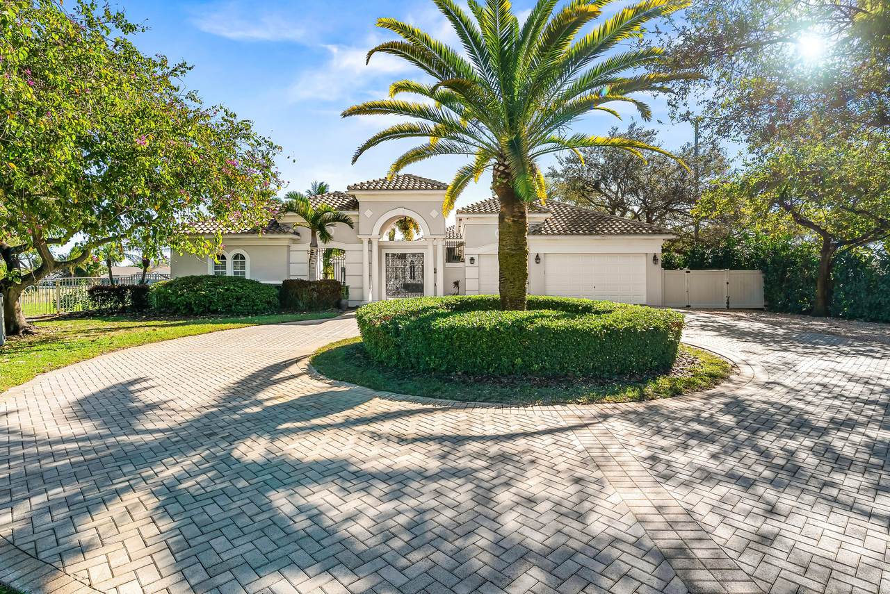 4413 Cycad Lane - Photo 1