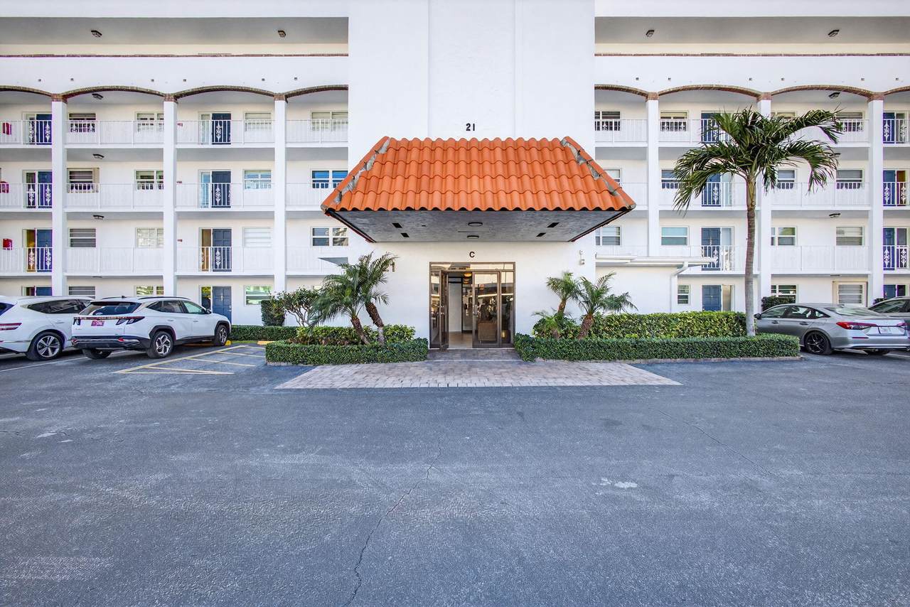 21 Yacht Club Drive - Photo 1