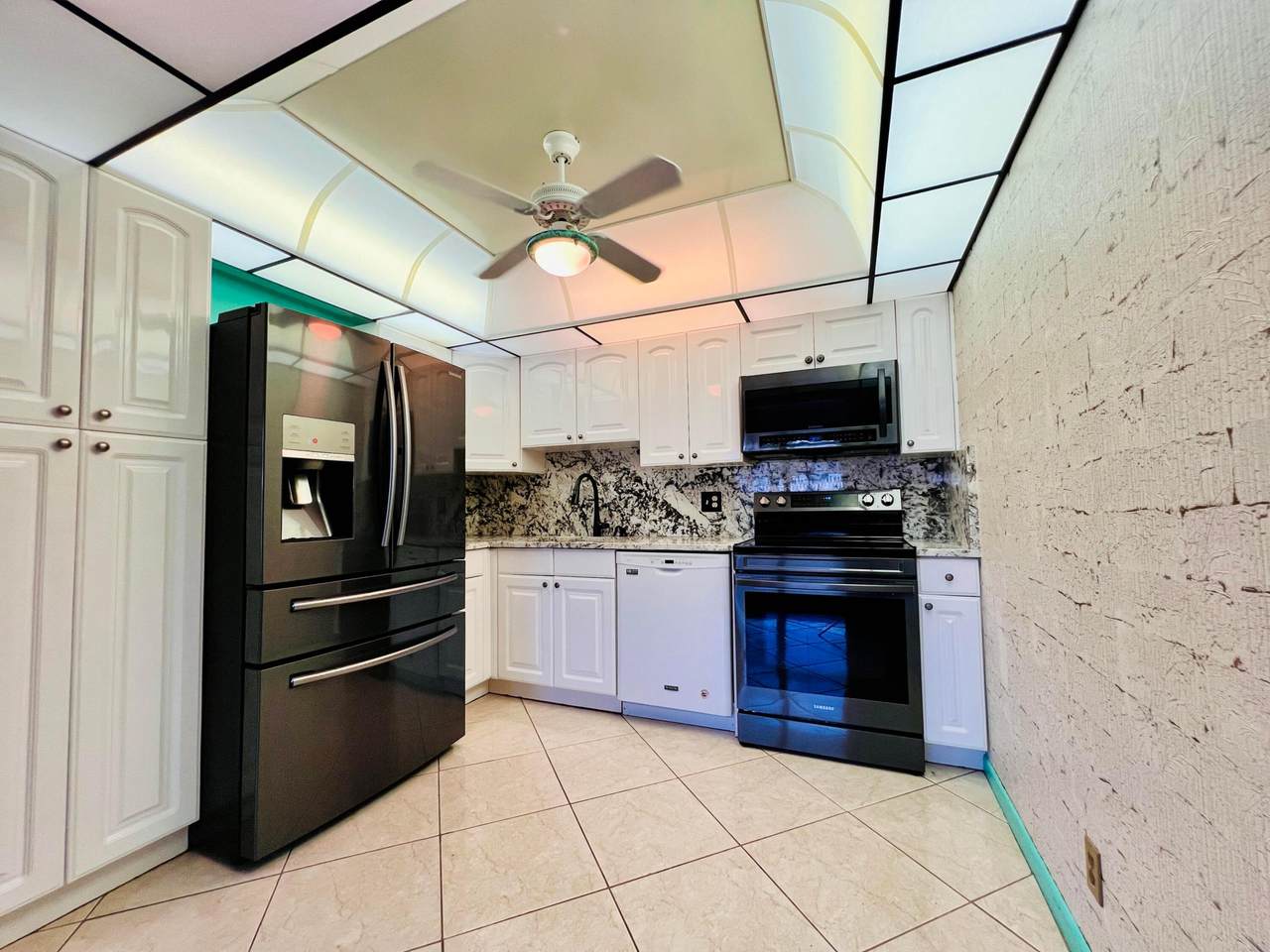 110 Wellington B - Photo 1