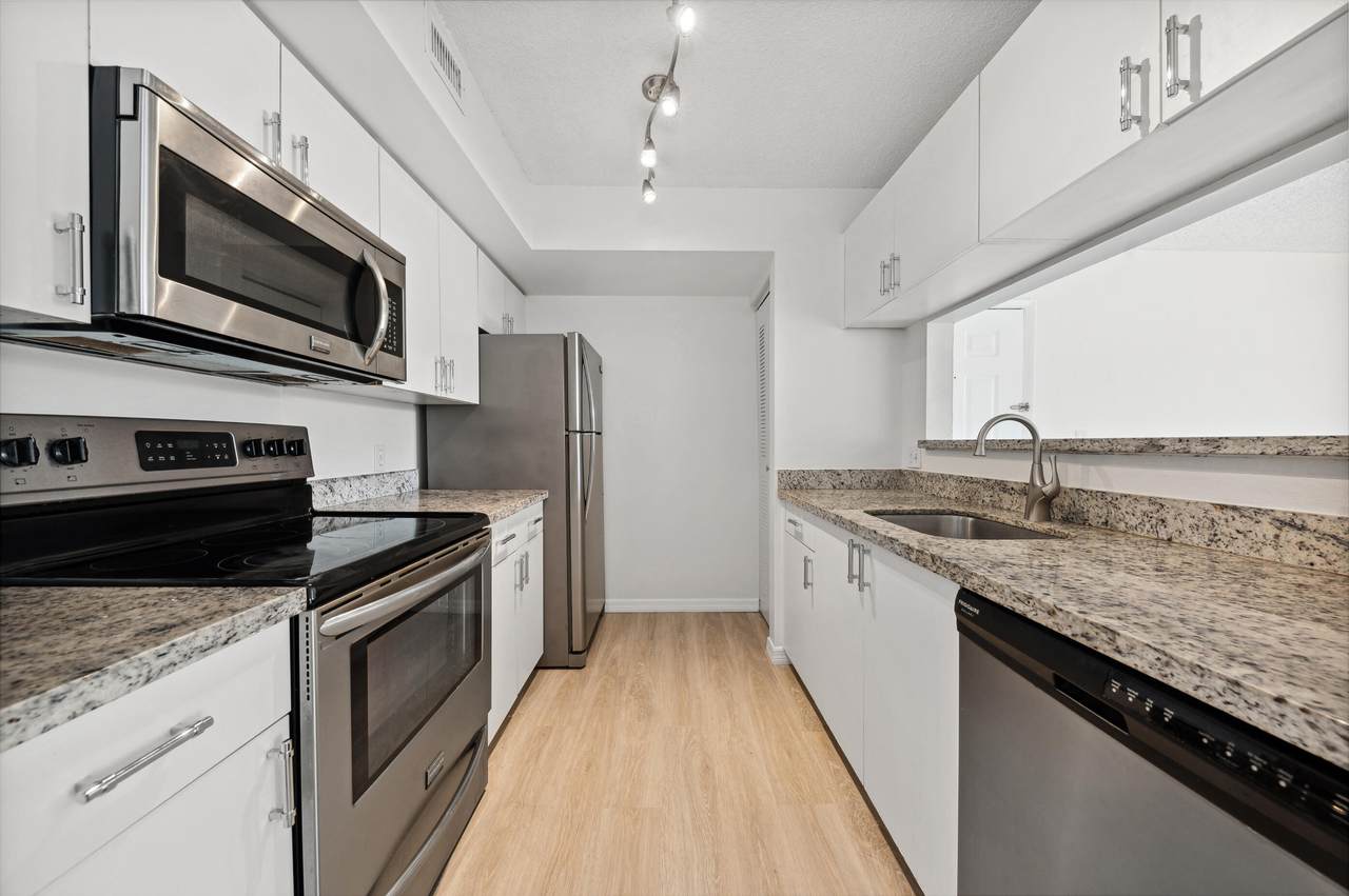 117 Yacht Club Way - Photo 1