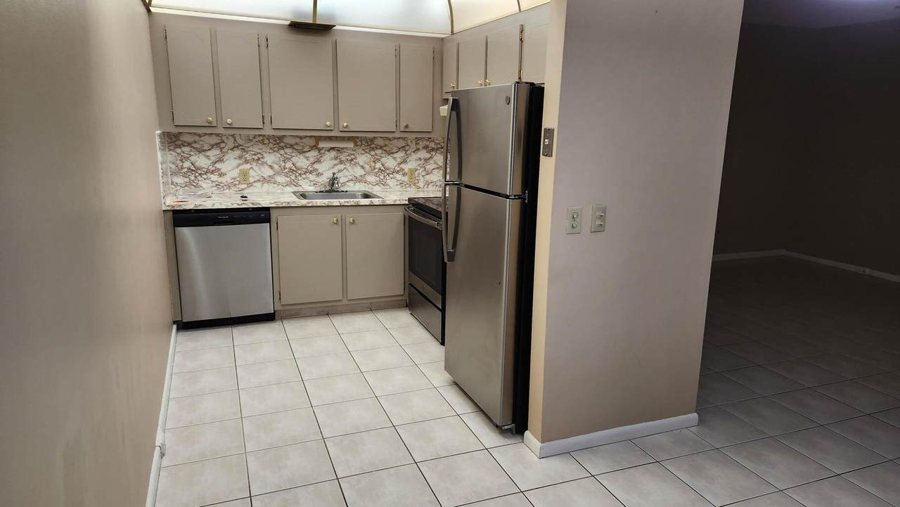 251 Fanshaw F - Photo 1