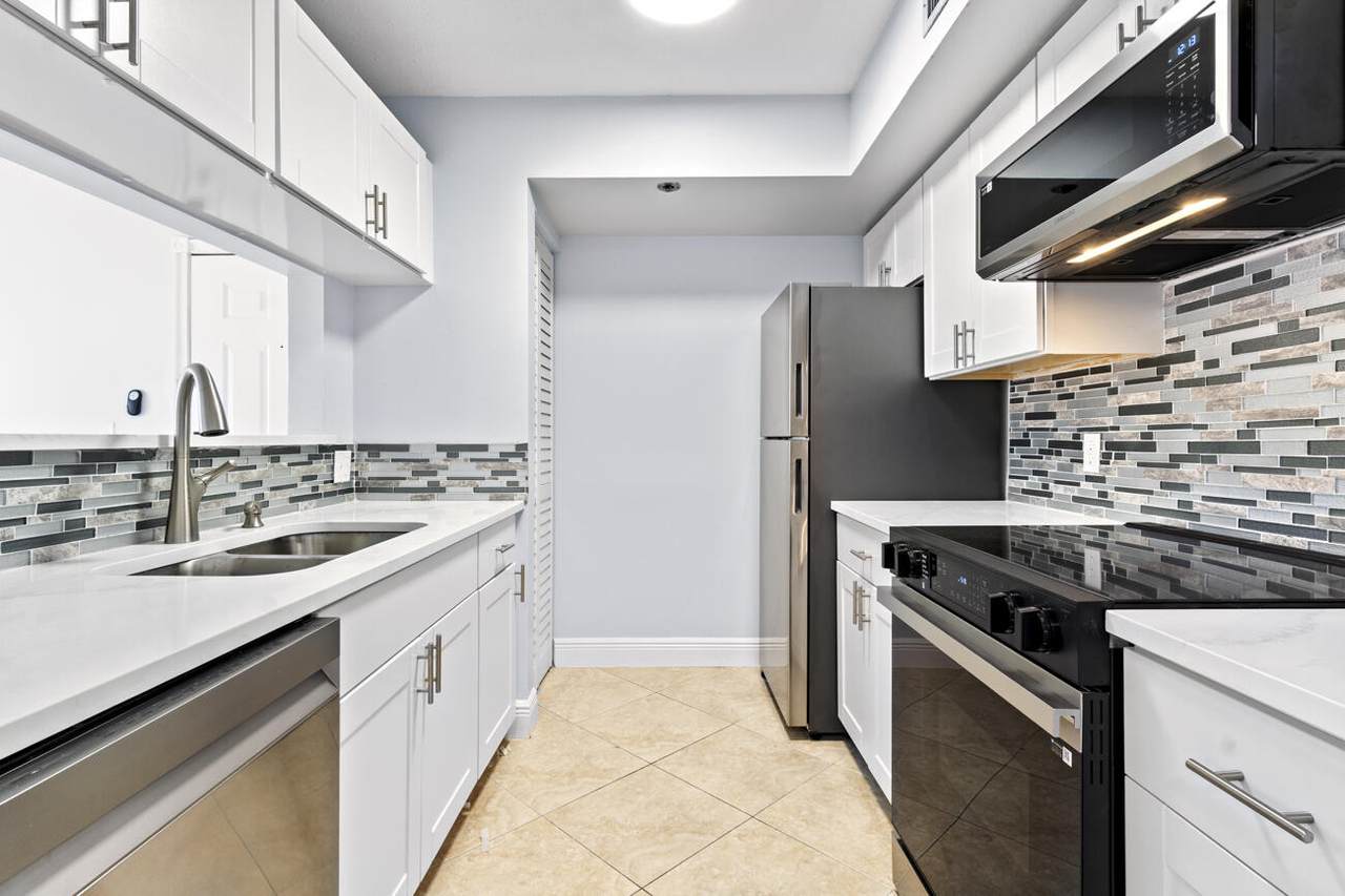 123 Yacht Club Way - Photo 1