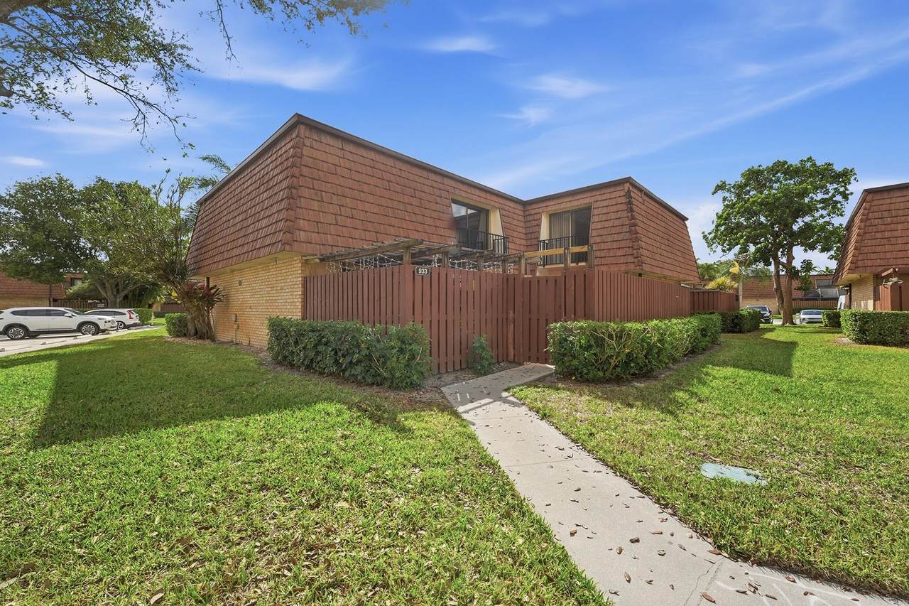 933 9th Lane - Photo 1