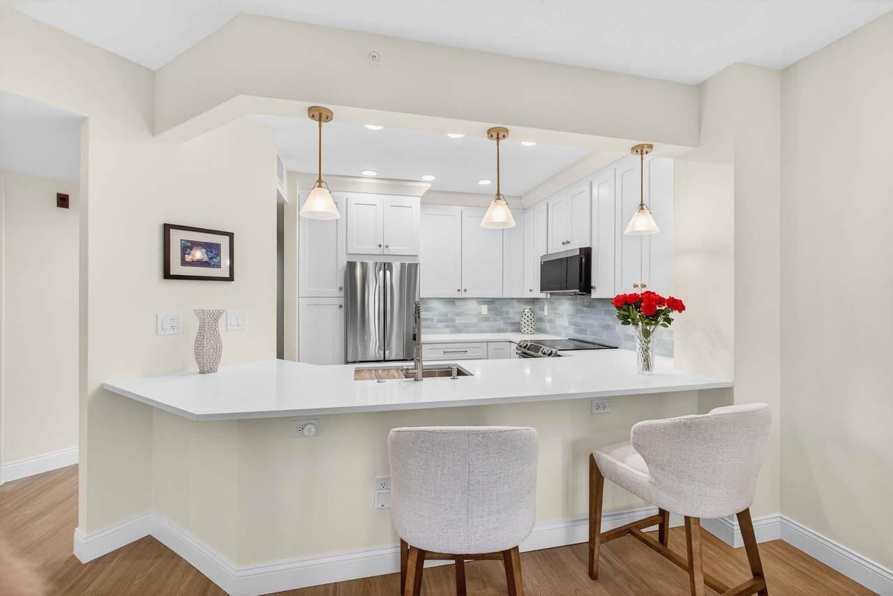 400 Uno Lago Drive - Photo 1