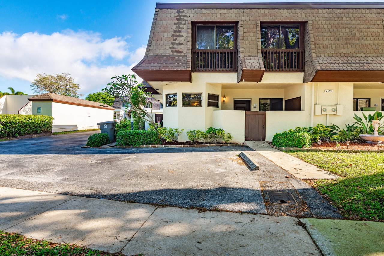 9375 61st Way - Photo 1