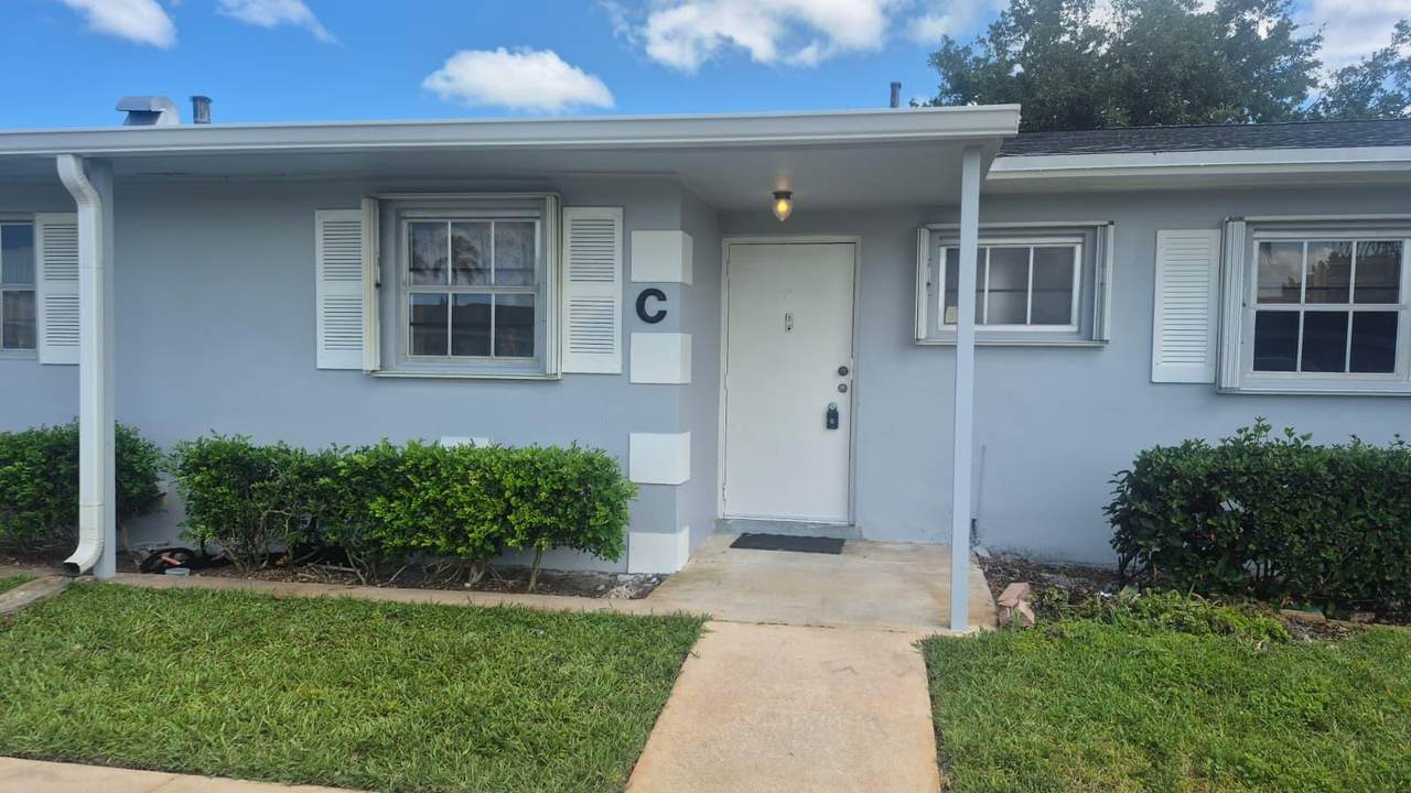 5423 Cresthaven Boulevard - Photo 1