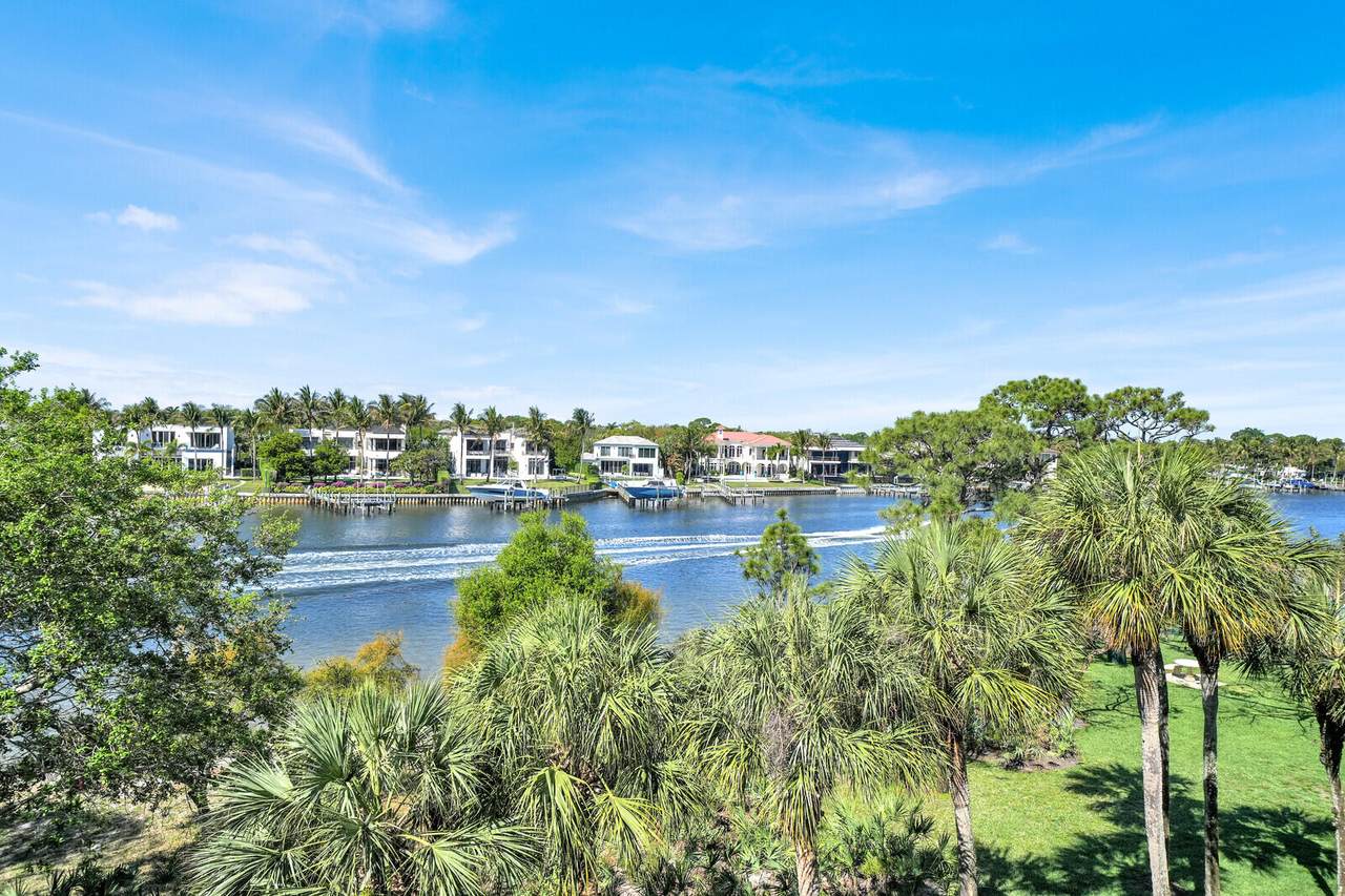 1001 Seafarer Circle - Photo 1