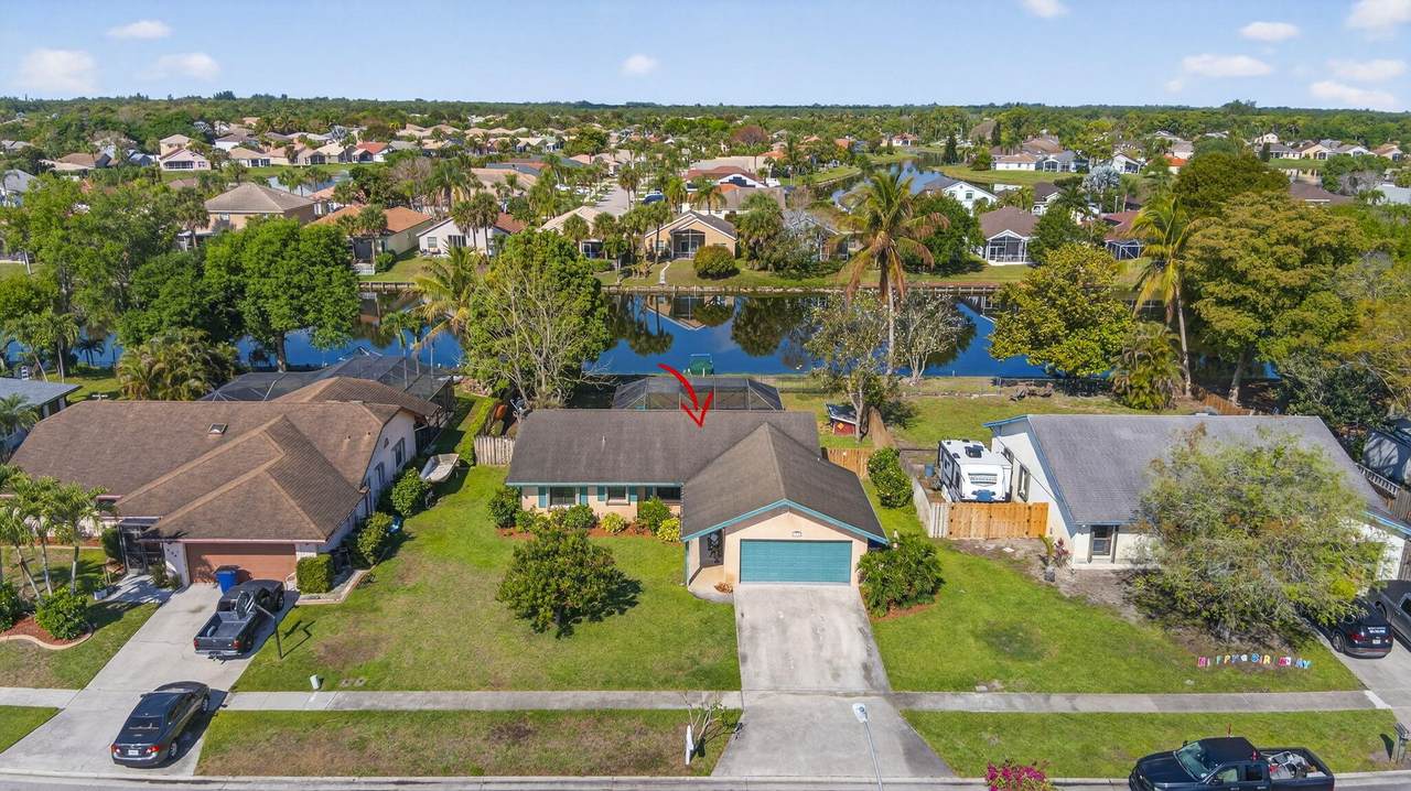132 Parkwood Drive - Photo 1