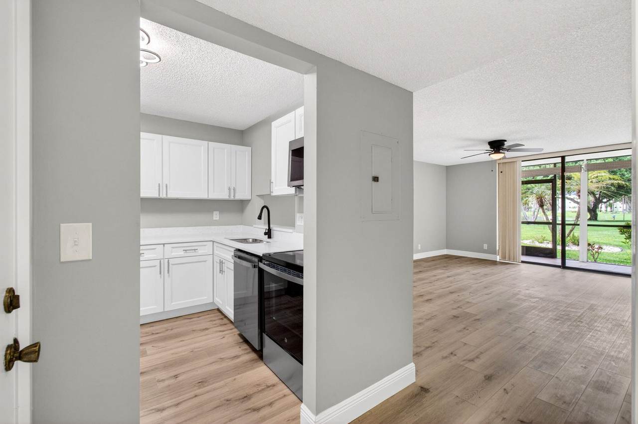 5340 Las Verdes Cr Las Verdes Circle - Photo 1