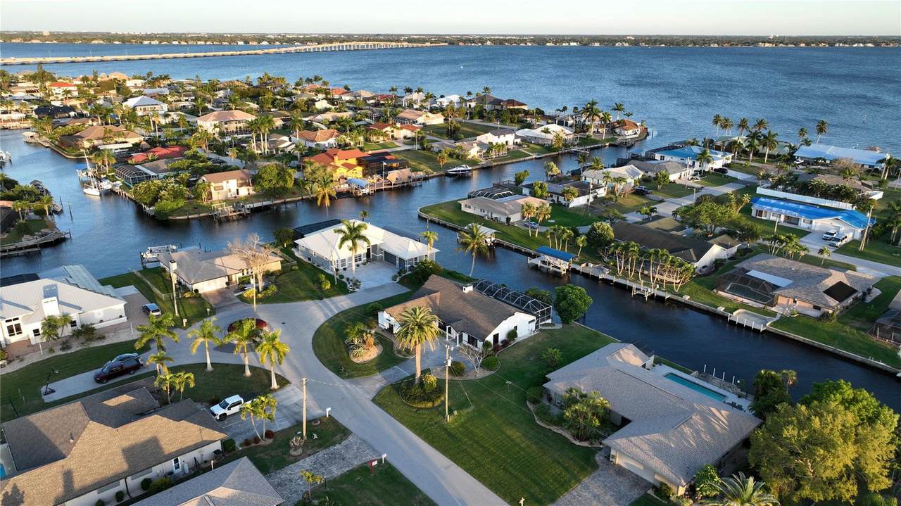 https://bt-photos.global.ssl.fastly.net/beaches/1280_boomver_2_B26020475-2.jpg