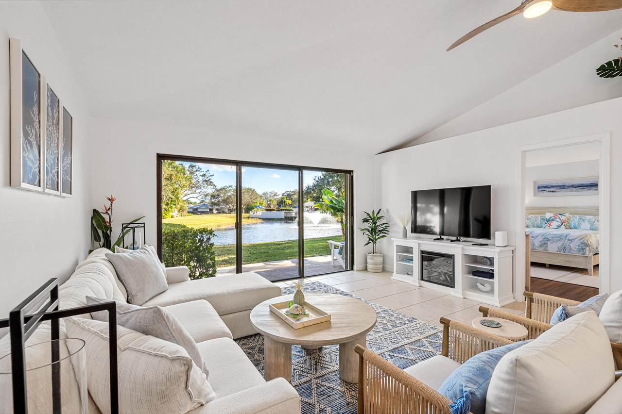 913 Club Drive - Photo 1