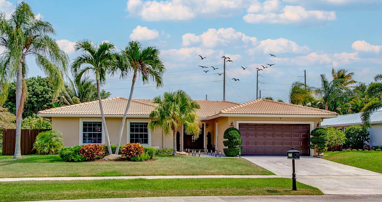 4886 Acorn Drive - Photo 1
