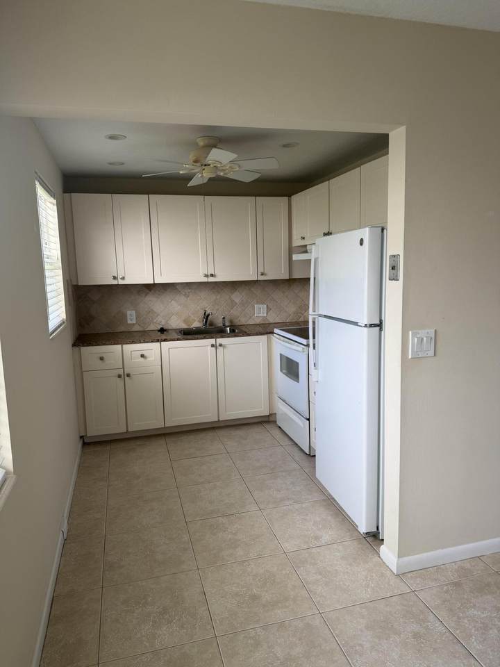 137 Fanshaw D - Photo 1