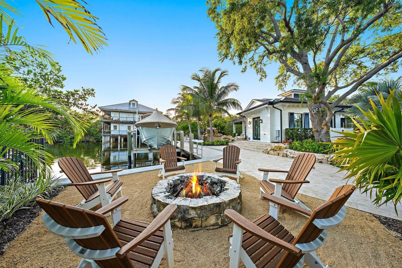 https://bt-photos.global.ssl.fastly.net/beaches/1280_boomver_2_B26024743-2.jpg
