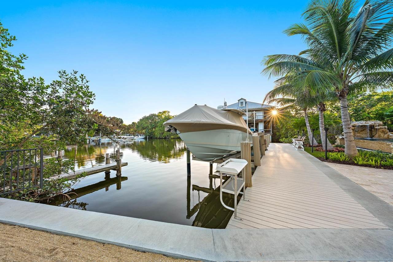 https://bt-photos.global.ssl.fastly.net/beaches/1280_boomver_2_B26024743-2.jpg