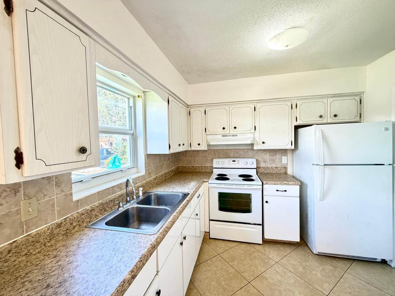 4731 21st Terrace - Photo 1