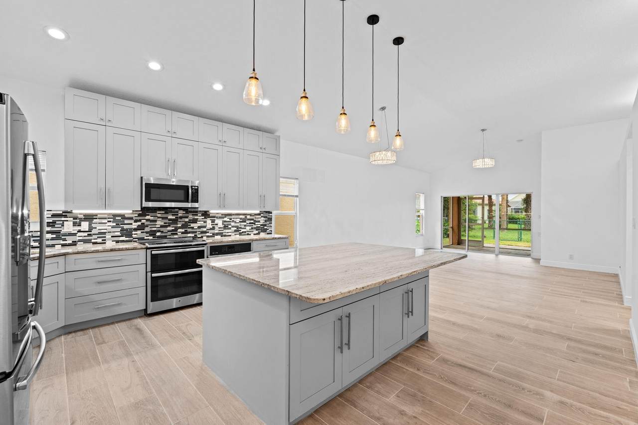 5122 Elpine Way - Photo 1