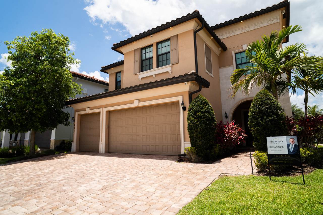 8665 Baypoint Circle - Photo 1