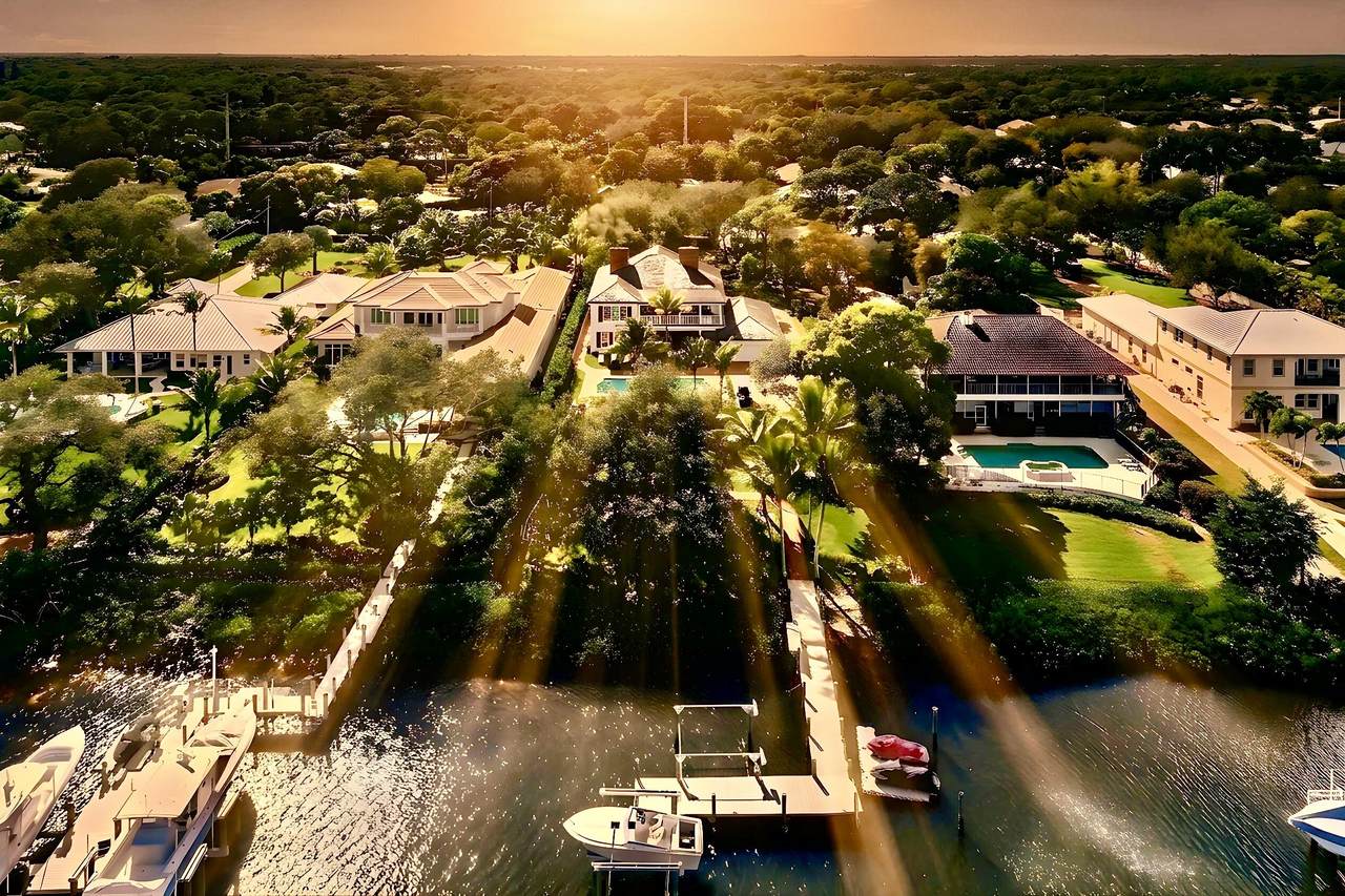 https://bt-photos.global.ssl.fastly.net/beaches/1280_boomver_2_B26027192-2.jpg
