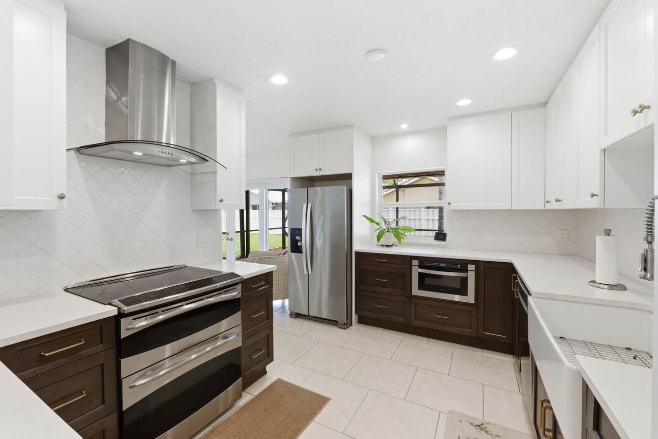 7215 43rd Street - Photo 1